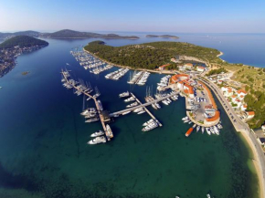 Отель Marina Frapa Resort Rogoznica  Рогозница